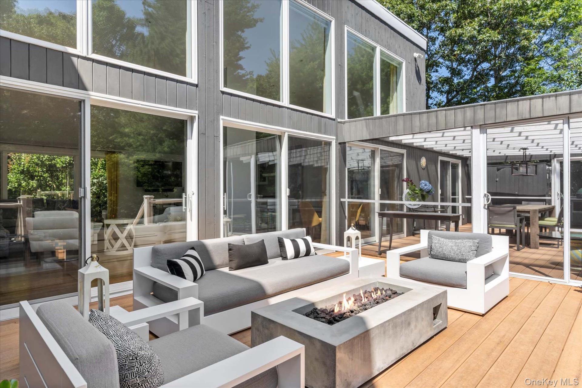 24 Saddle Lane, East Hampton, NY 11937