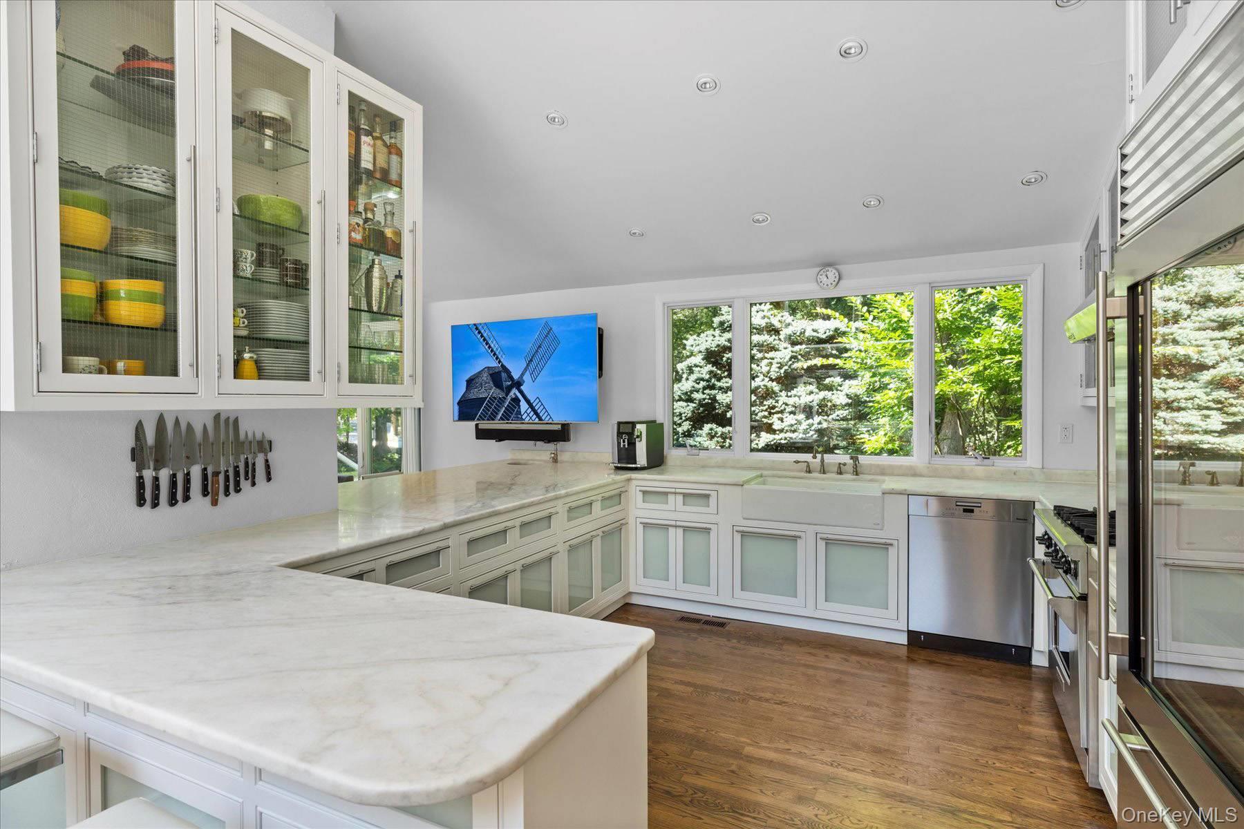 24 Saddle Lane, East Hampton, NY 11937