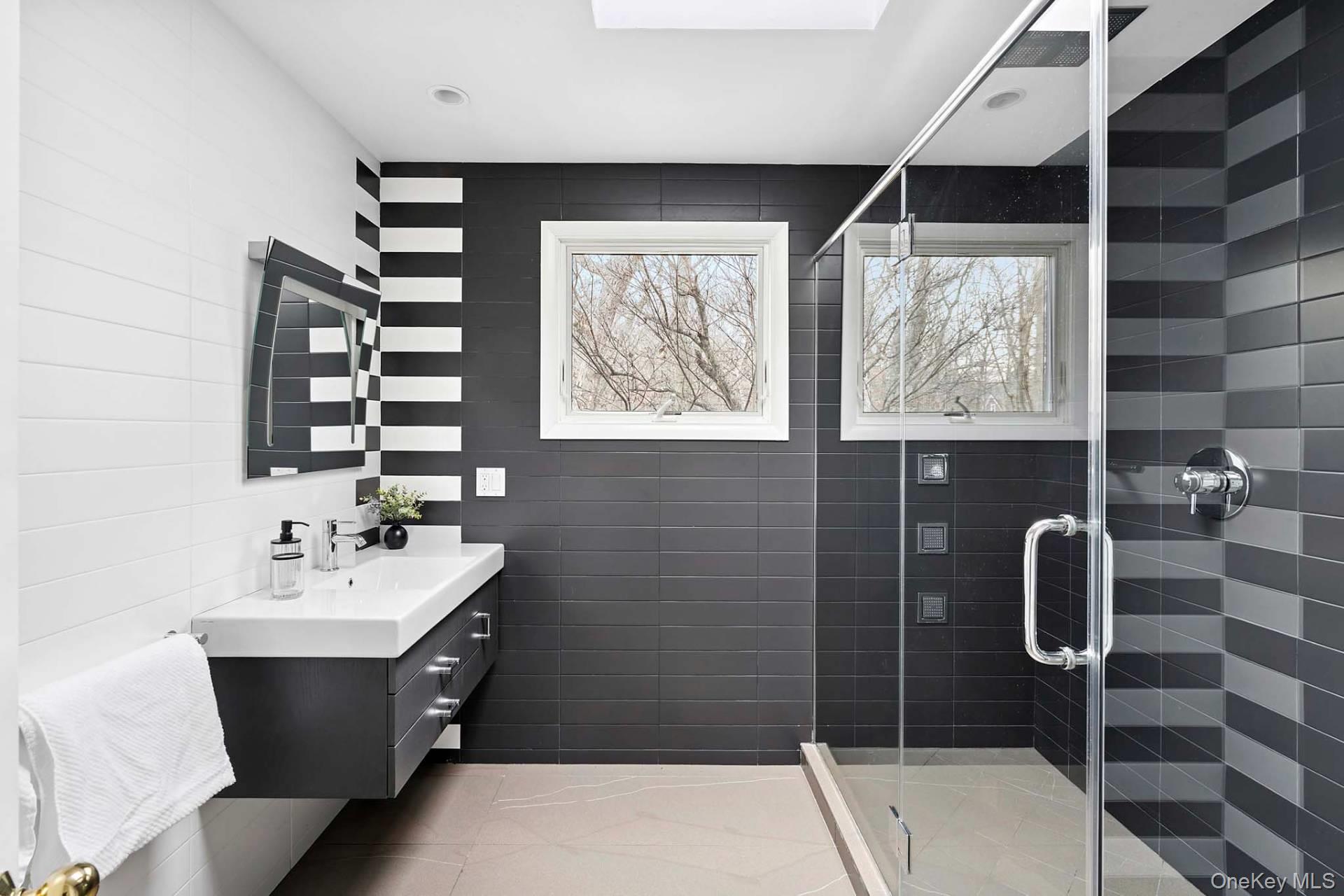 24 Saddle Lane, East Hampton, NY 11937