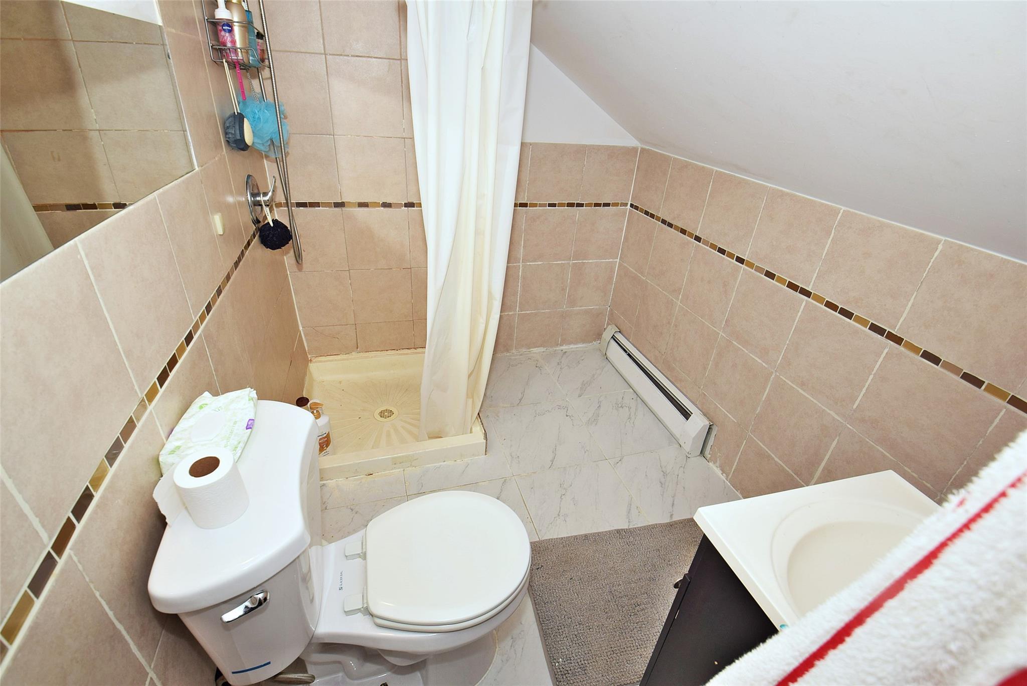 83-16 159th Street, Jamaica Hills, NY 11432