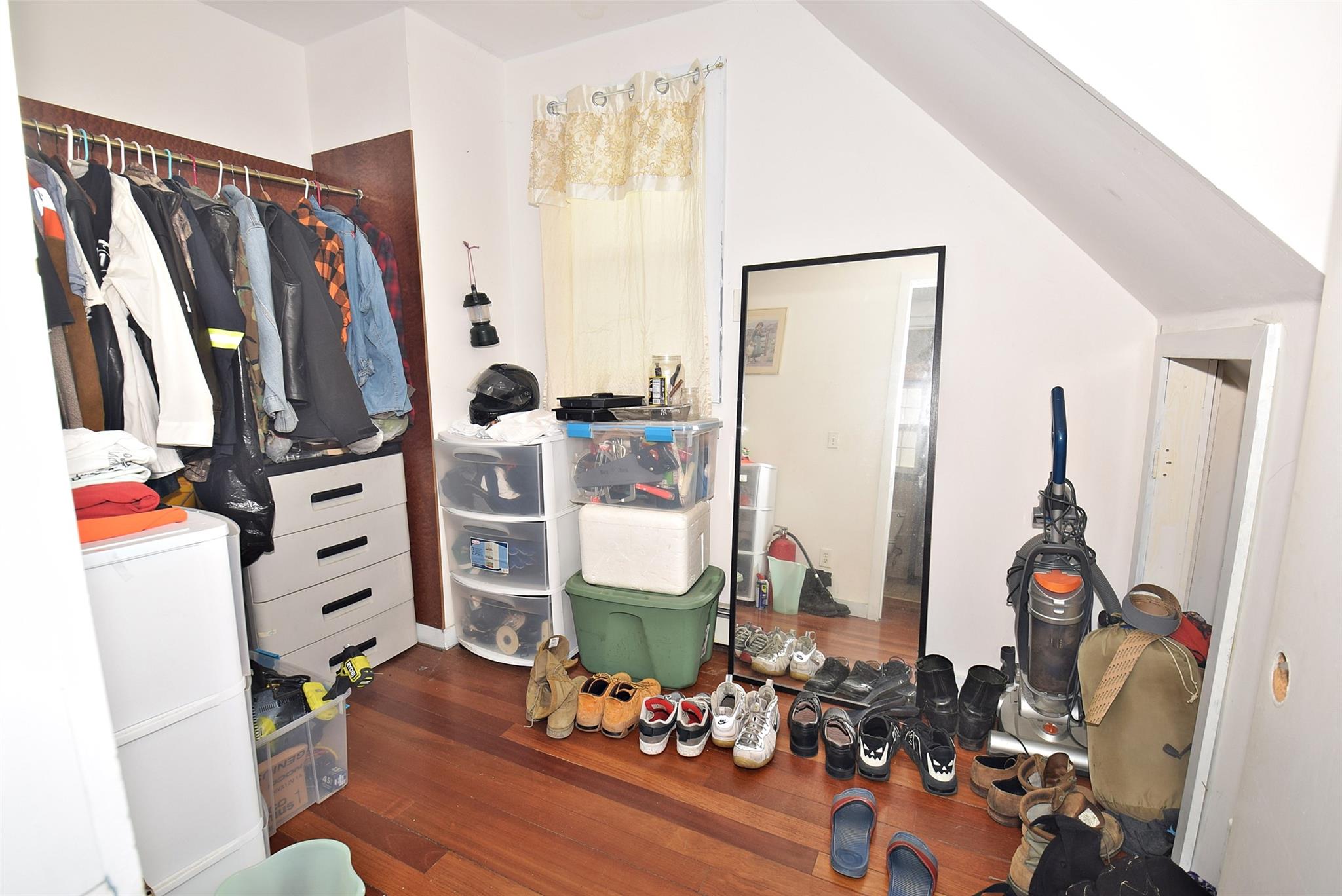 83-16 159th Street, Jamaica Hills, NY 11432