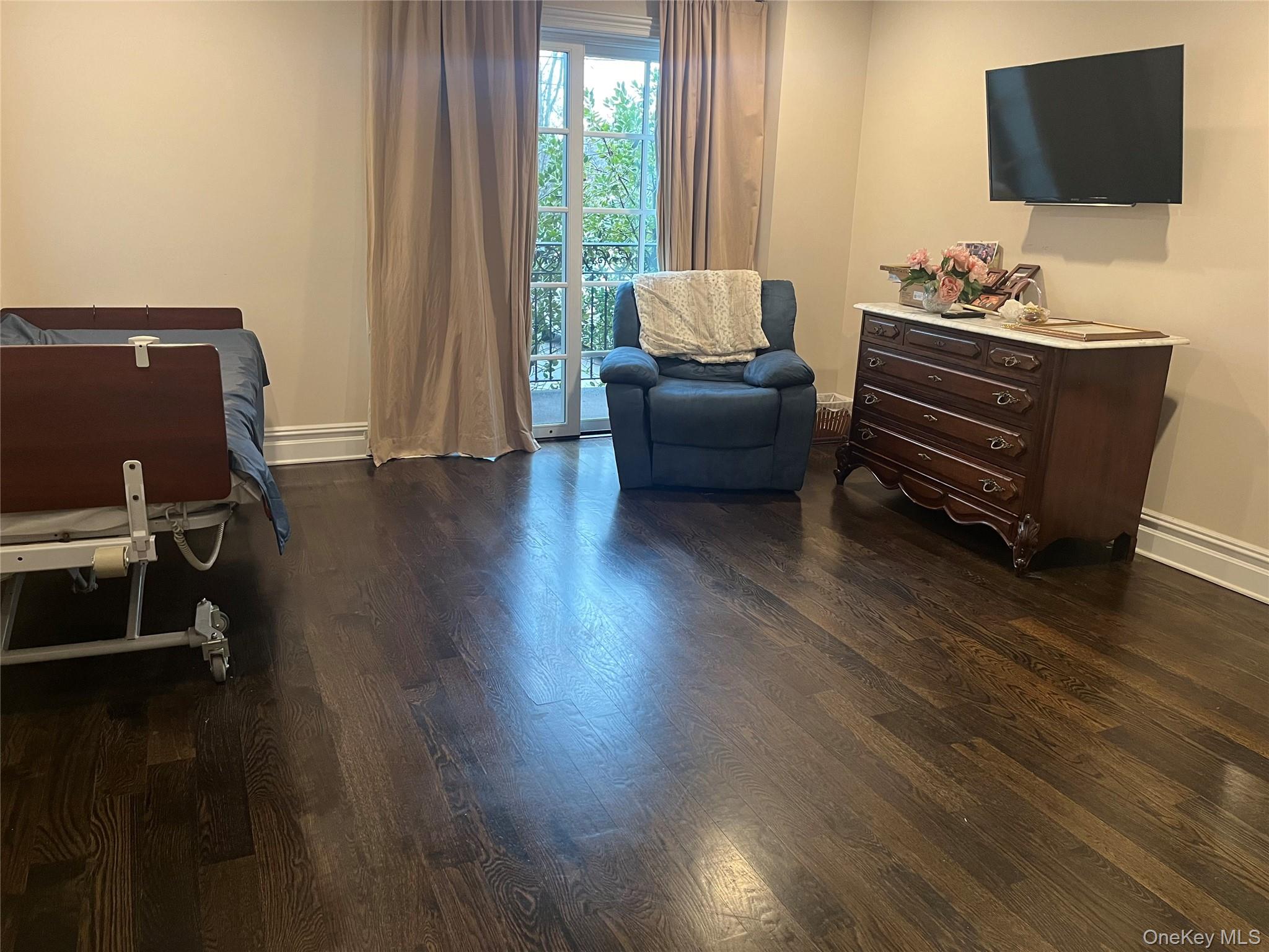 260 Central # 135, Lawrence, NY 11559