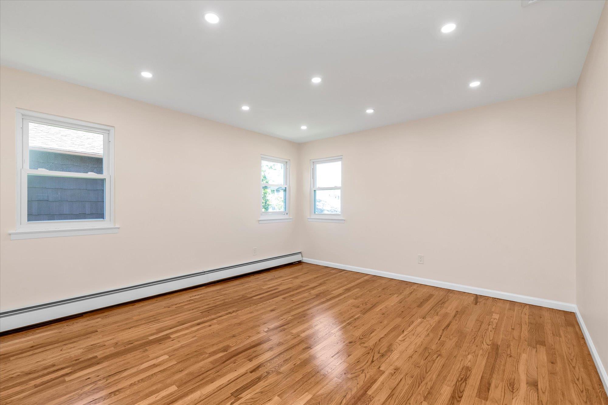 69 Woodward Street, Roslyn Heights, NY 11577