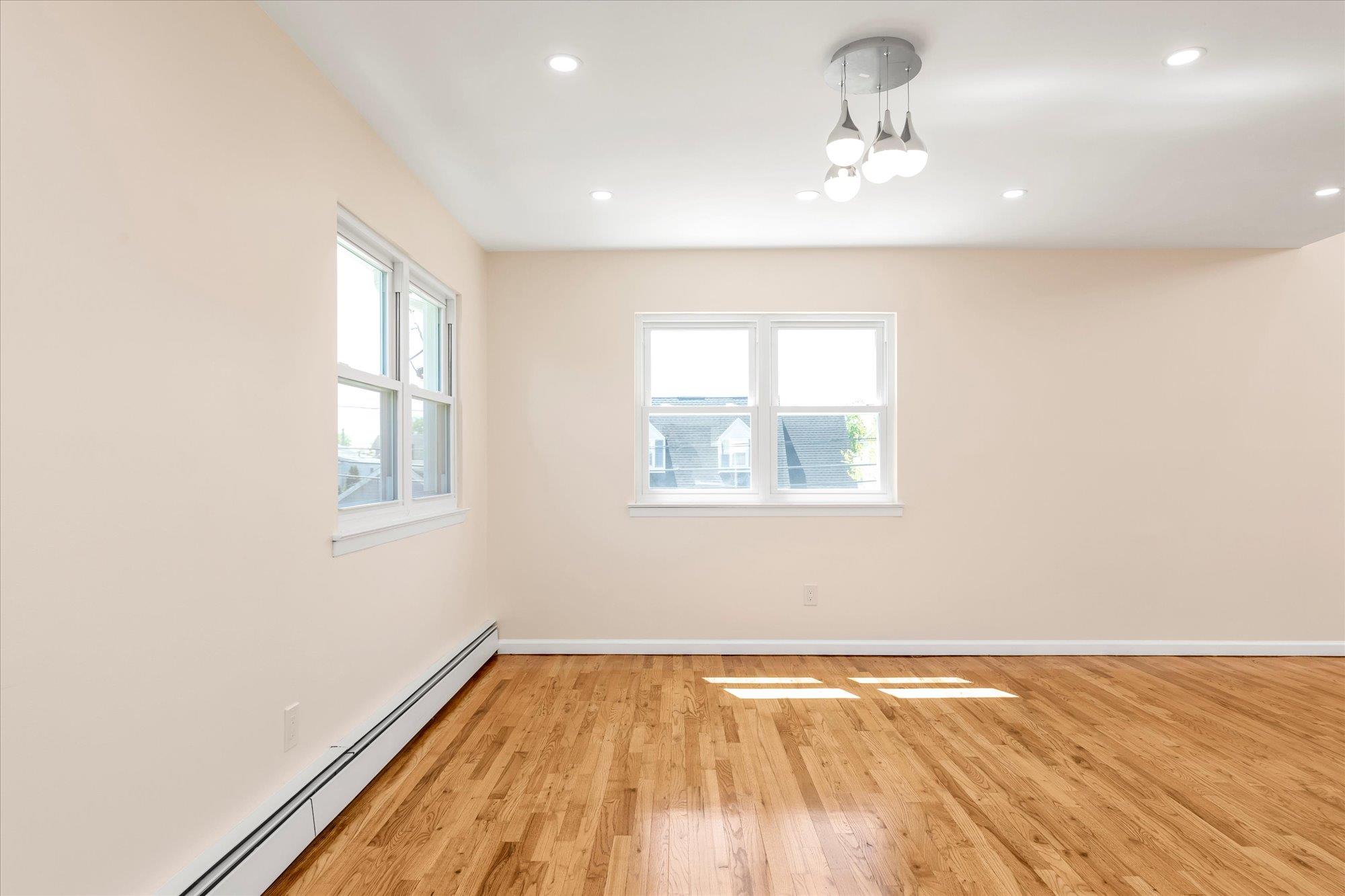 69 Woodward Street, Roslyn Heights, NY 11577