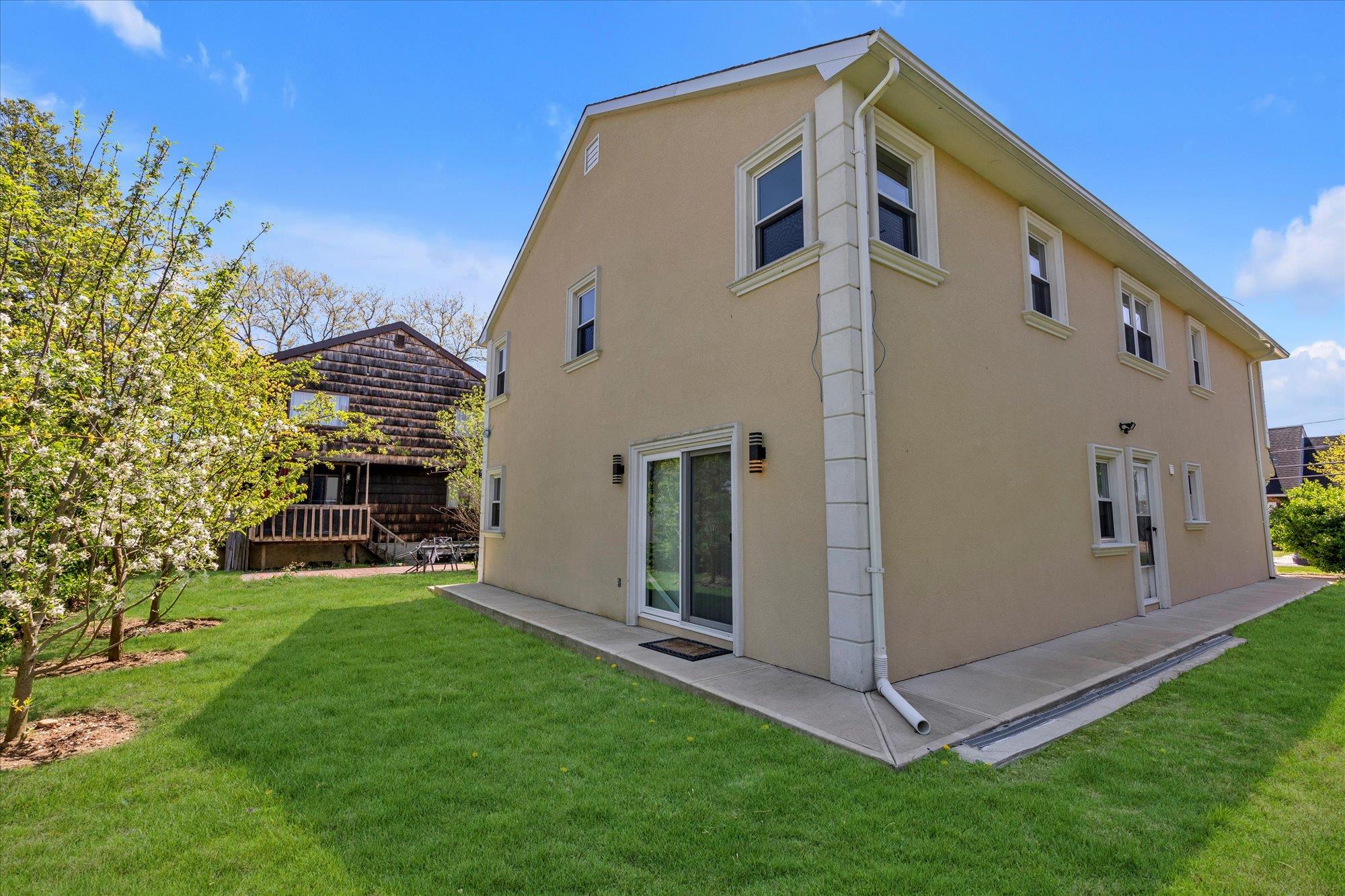 69 Woodward Street, Roslyn Heights, NY 11577