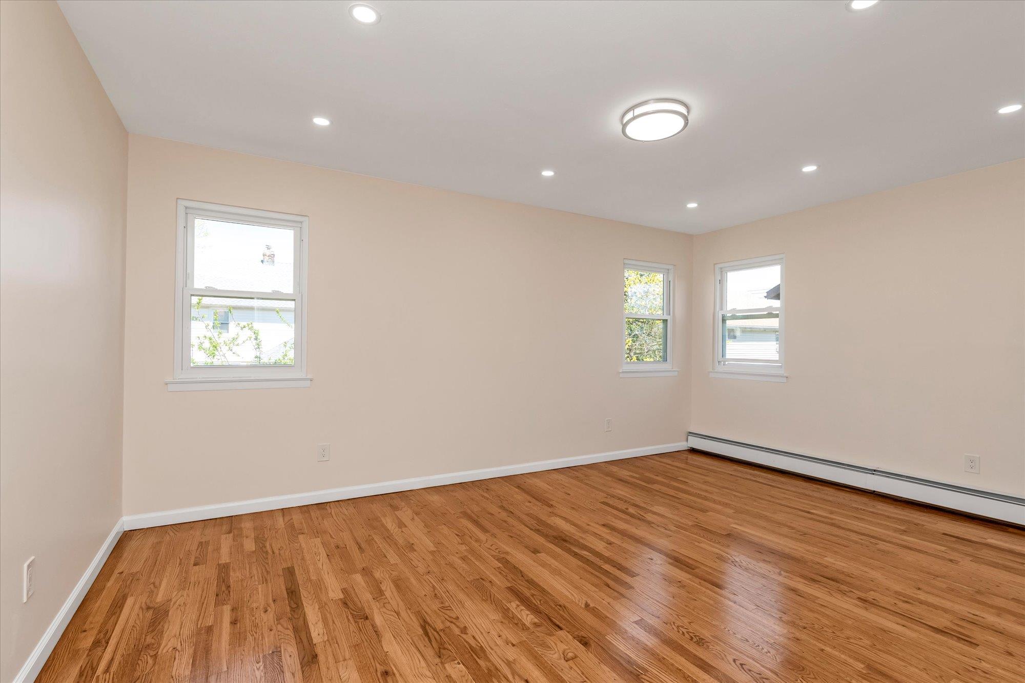 69 Woodward Street, Roslyn Heights, NY 11577