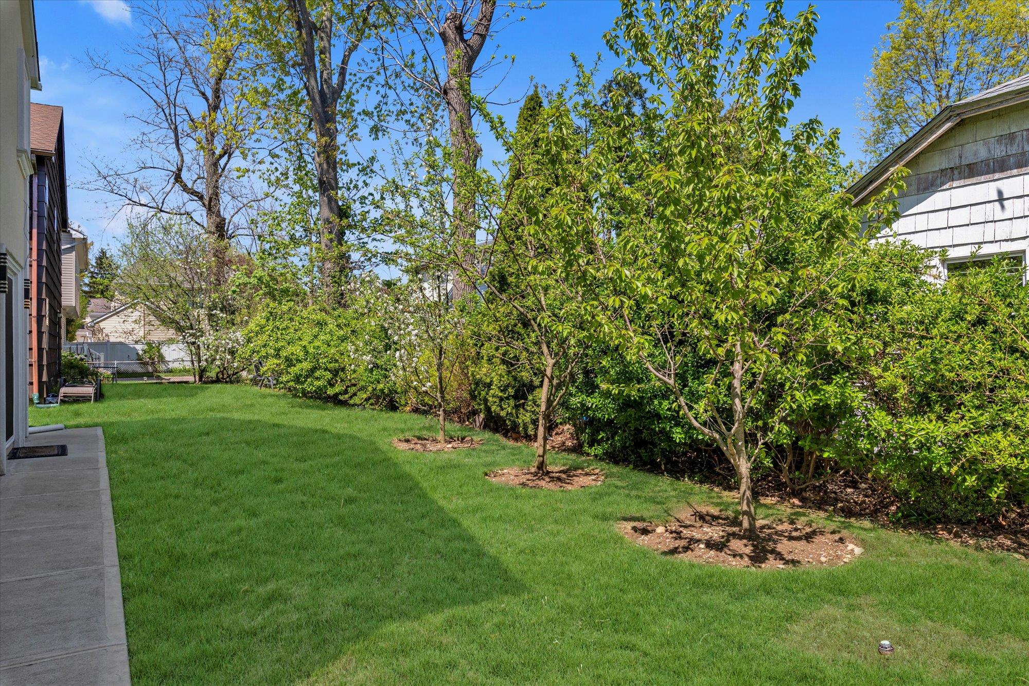 69 Woodward Street, Roslyn Heights, NY 11577