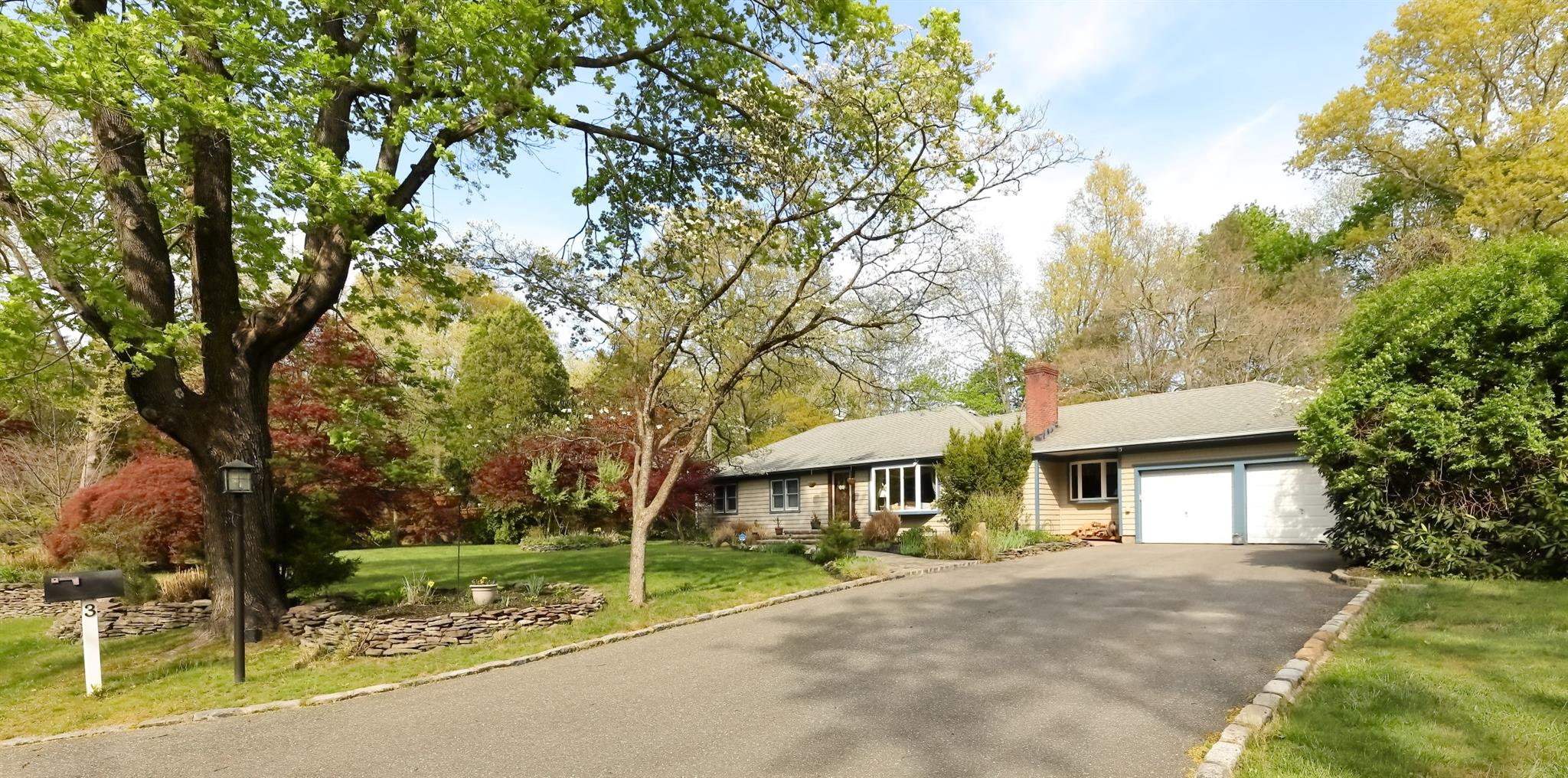 3 Holst Drive, Huntington, NY 11743