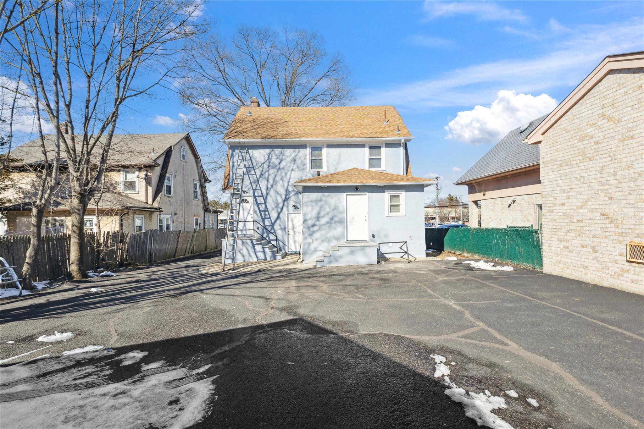 118 Forest Avenue # Upper Level, Glen Cove, NY 11542