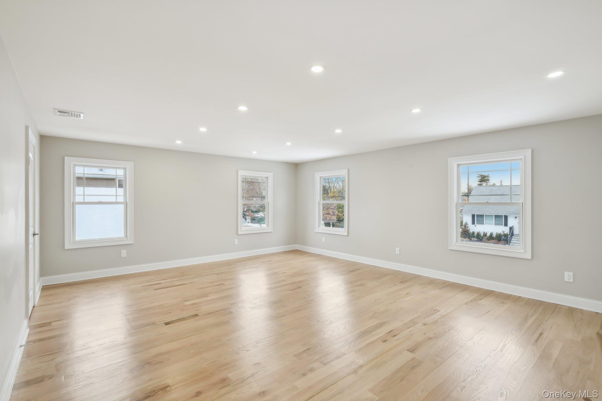 12 Shepherd Street, Rockville Centre, NY 11570