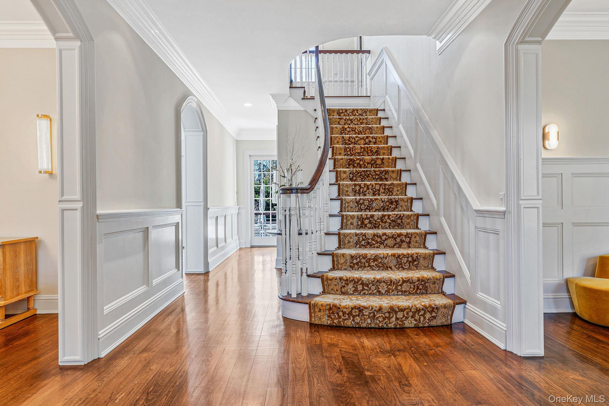 9 Vanderbilt Parkway, Dix Hills, NY 11746