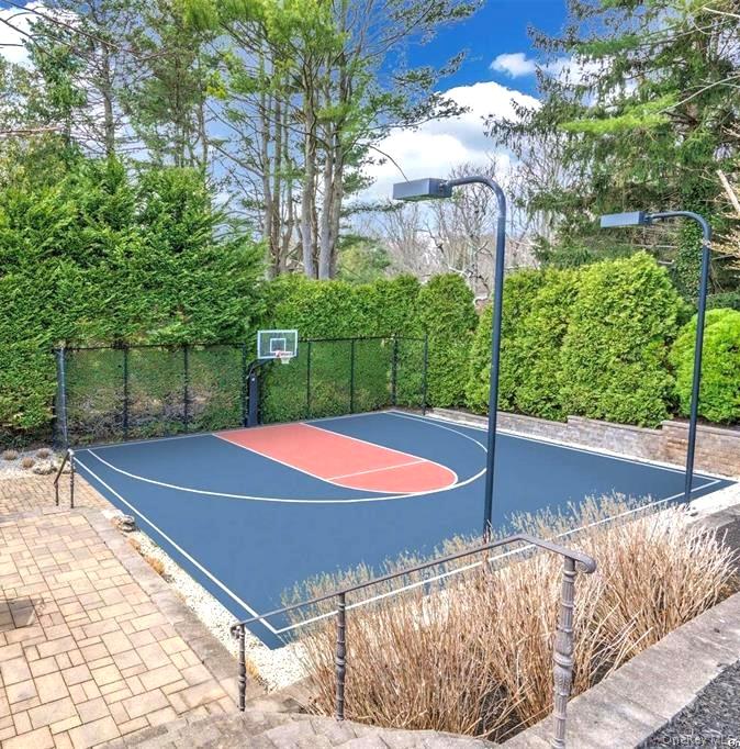 9 Vanderbilt Parkway, Dix Hills, NY 11746