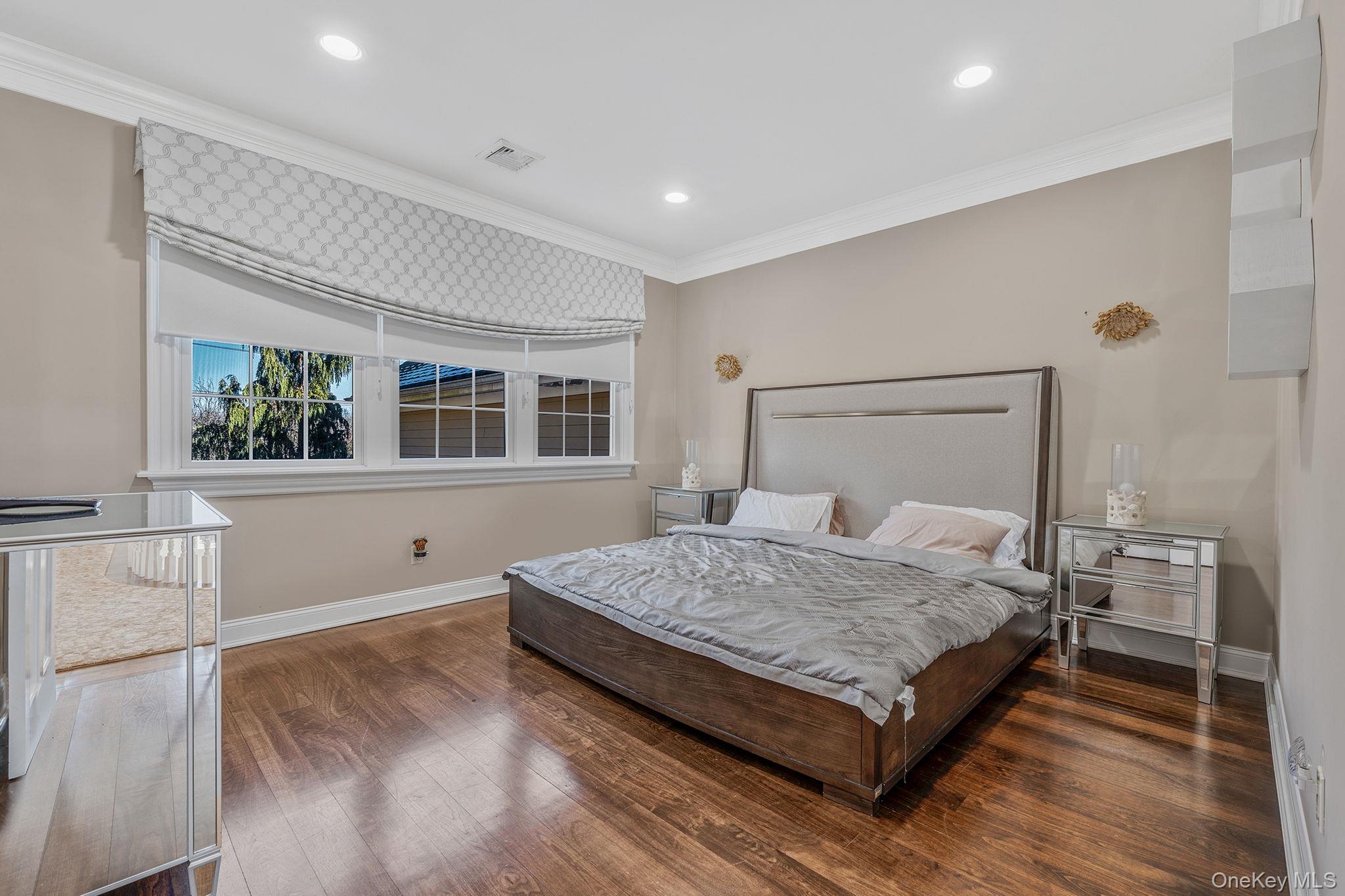 9 Vanderbilt Parkway, Dix Hills, NY 11746