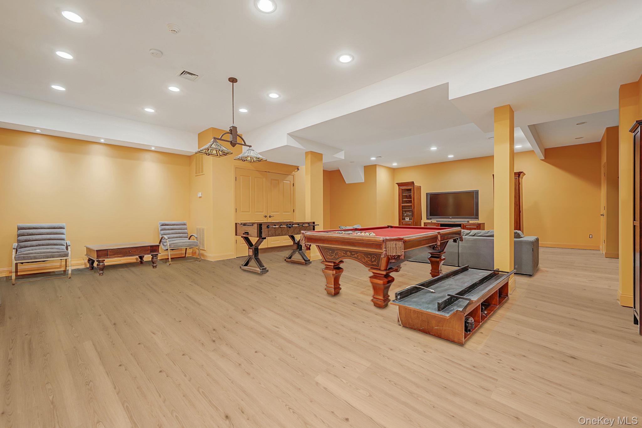 9 Vanderbilt Parkway, Dix Hills, NY 11746