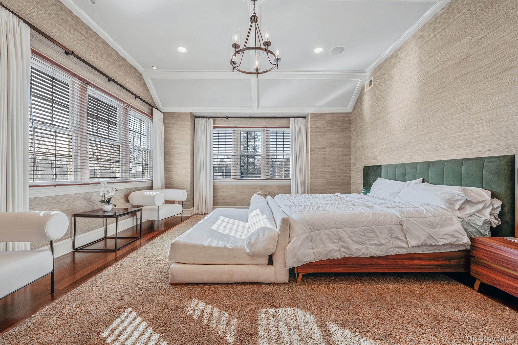 9 Vanderbilt Parkway, Dix Hills, NY 11746