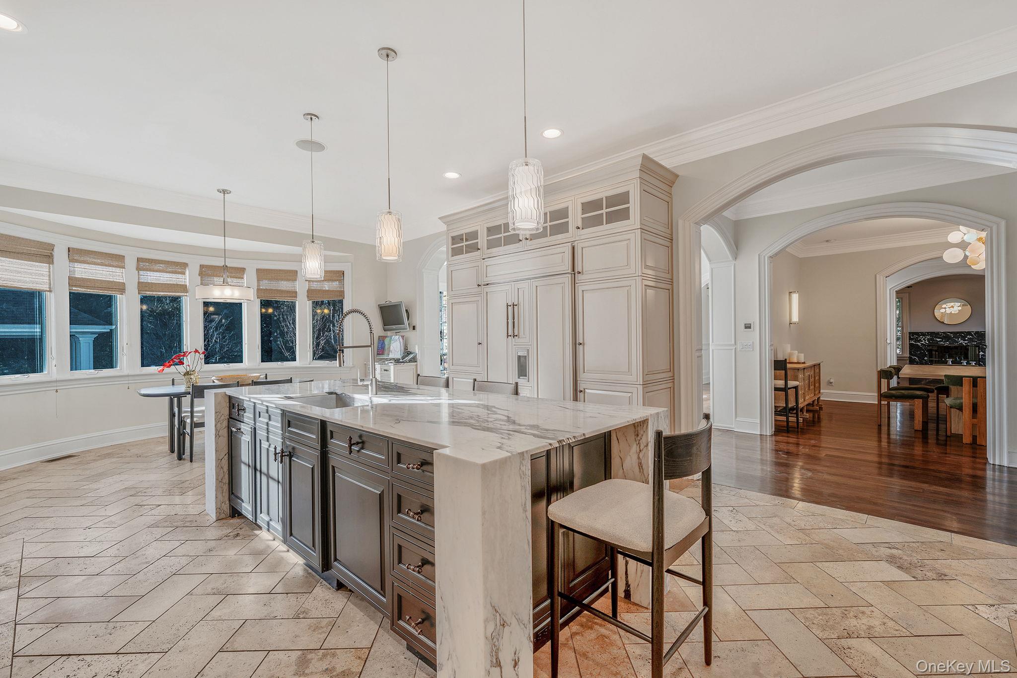 9 Vanderbilt Parkway, Dix Hills, NY 11746