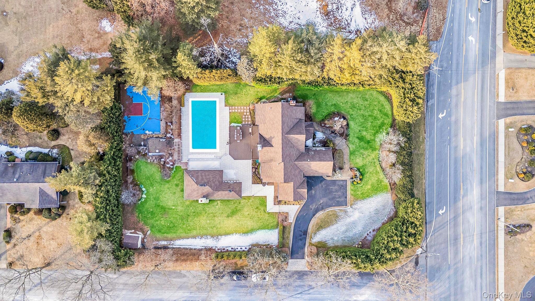 9 Vanderbilt Parkway, Dix Hills, NY 11746