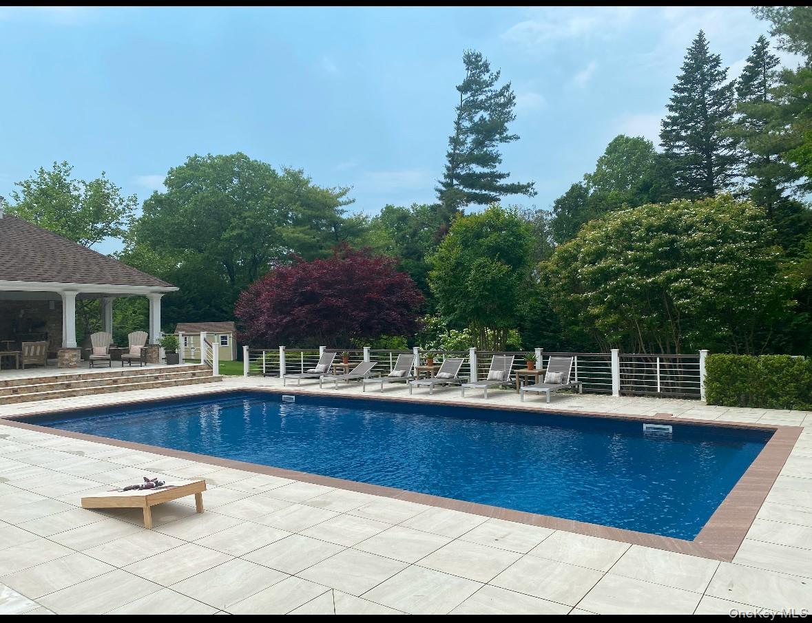 9 Vanderbilt Parkway, Dix Hills, NY 11746