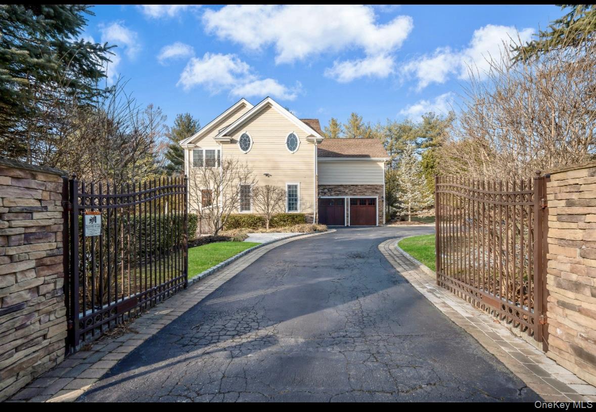 9 Vanderbilt Parkway, Dix Hills, NY 11746
