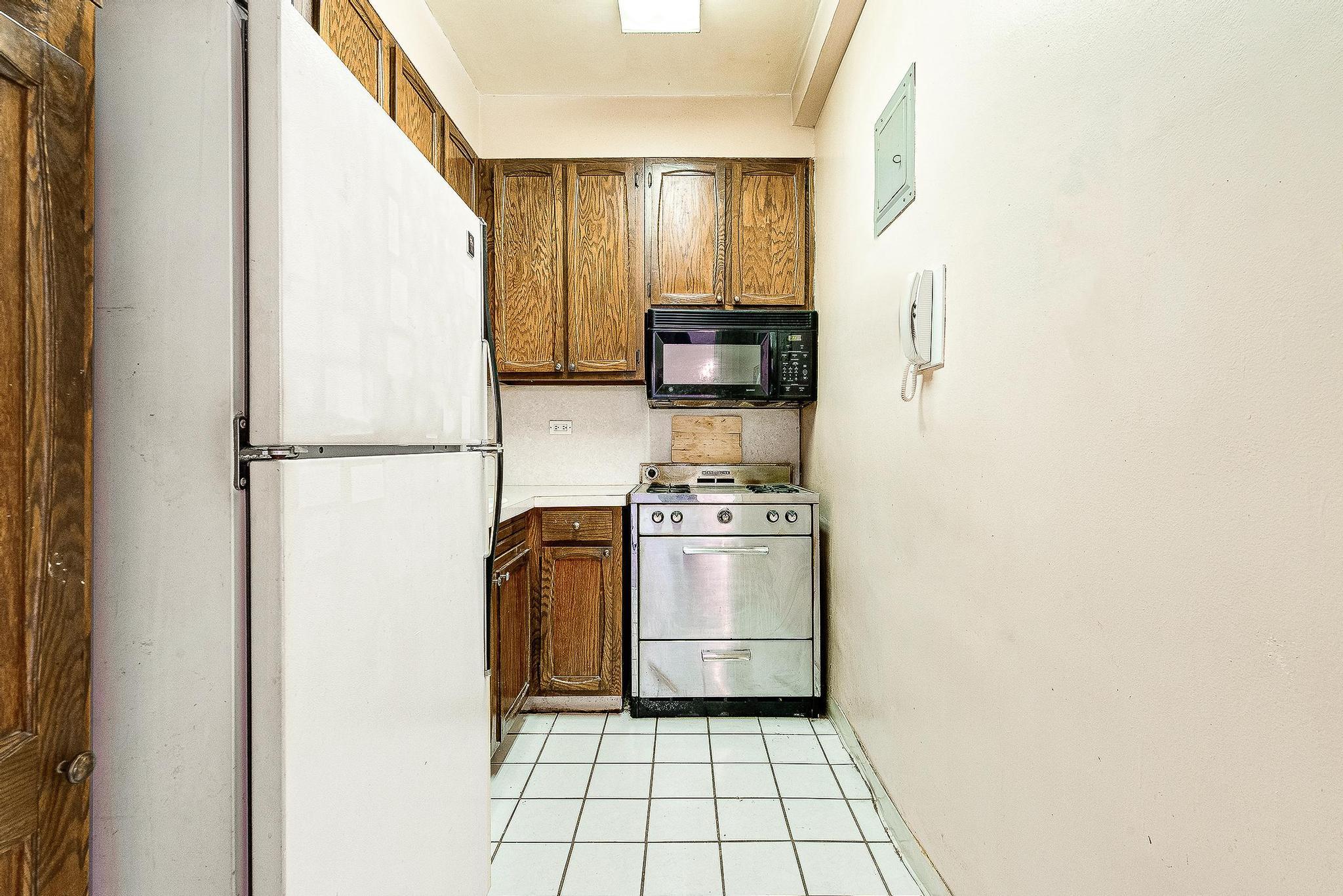 70-25 Yellowstone Boulevard # 18A, Forest Hills, NY 11375