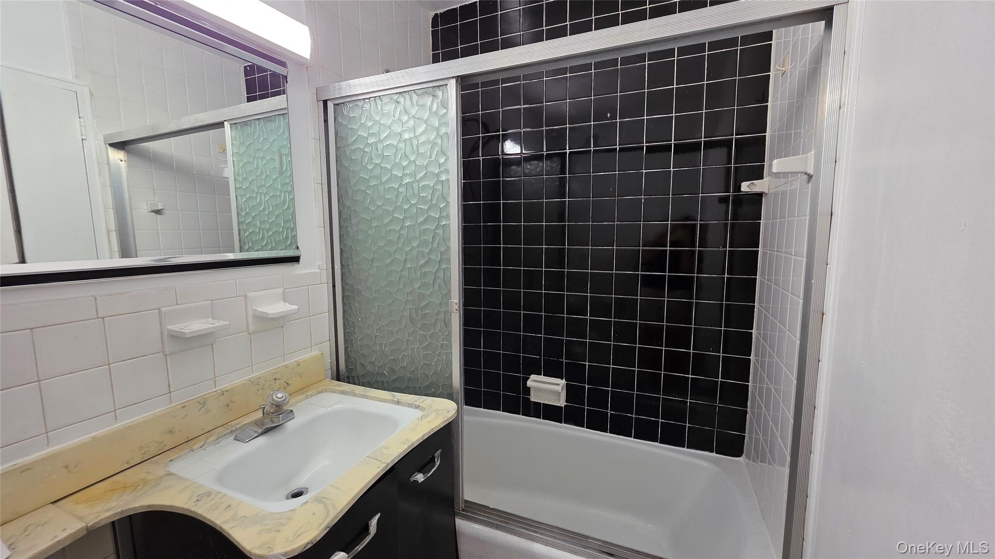 70-25 Yellowstone Boulevard # 24B, Forest Hills, NY 11375
