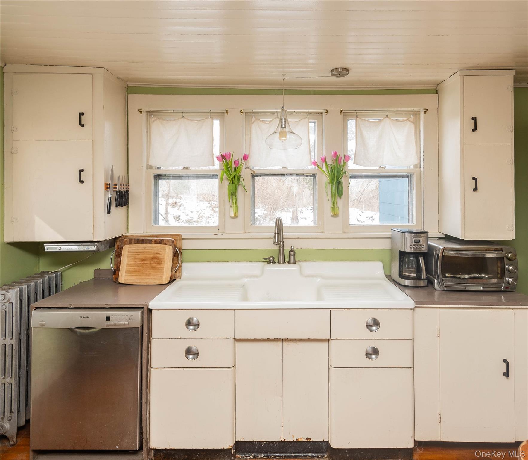 807 Lucas Avenue Extension, Hurley, NY 12443