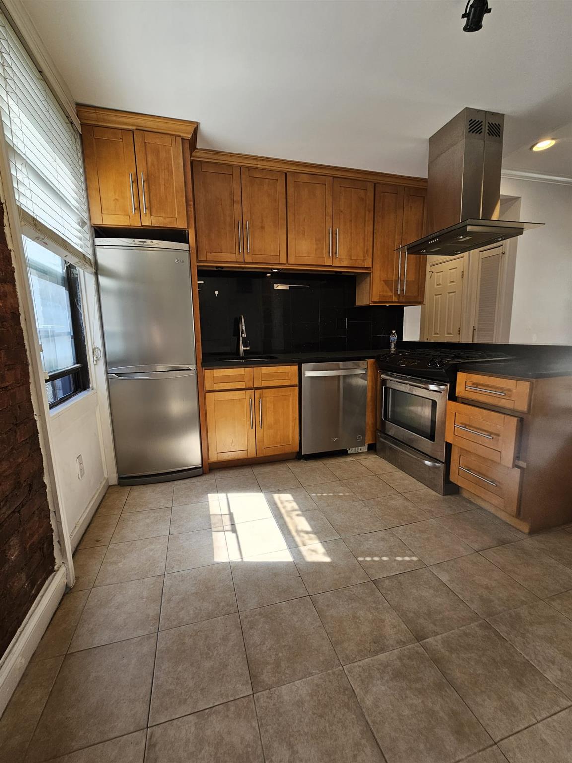 21-15 33 Street # 4G, Astoria, NY 11105