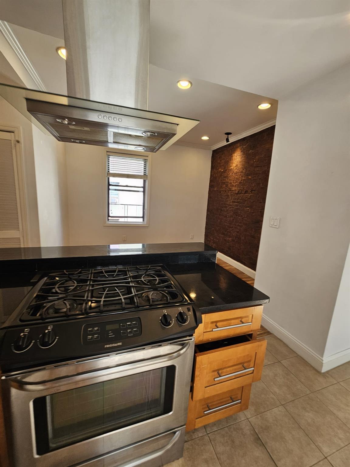 21-15 33 Street # 4G, Astoria, NY 11105
