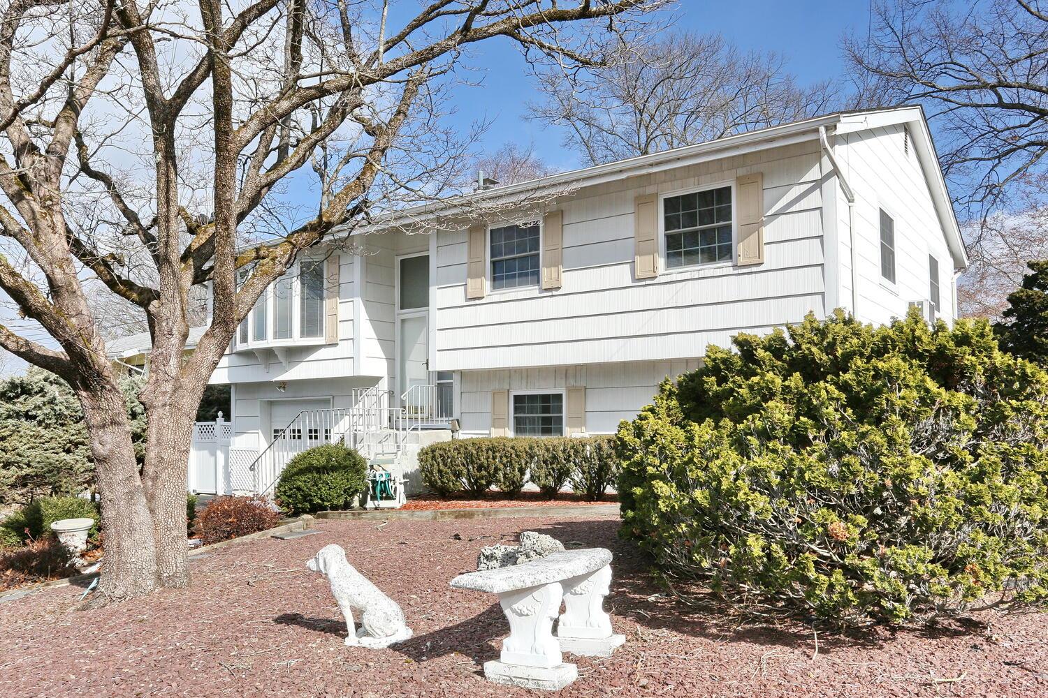 722 Jacqueline Drive, Valley Cottage, NY 10989