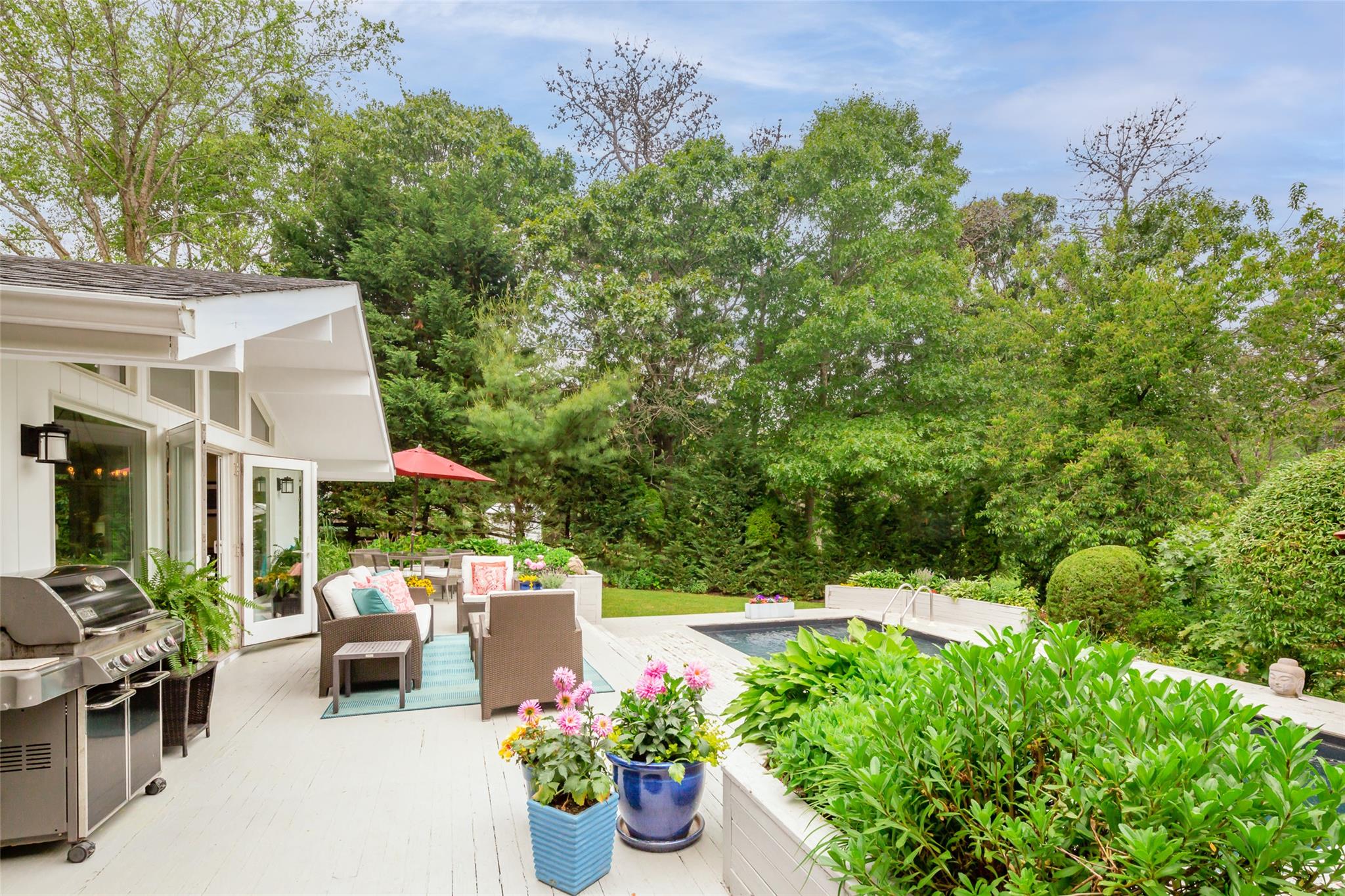 21 Hillover Road E, Hampton Bays, NY 11946