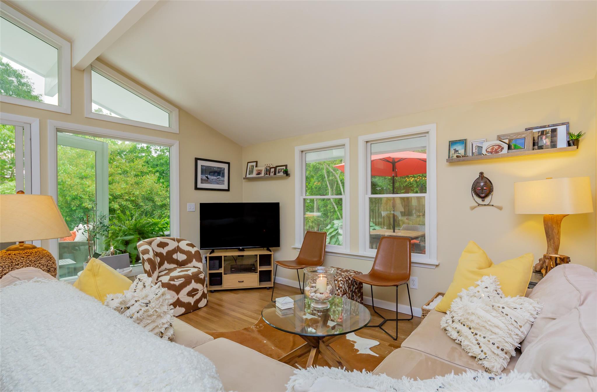 21 Hillover Road E, Hampton Bays, NY 11946