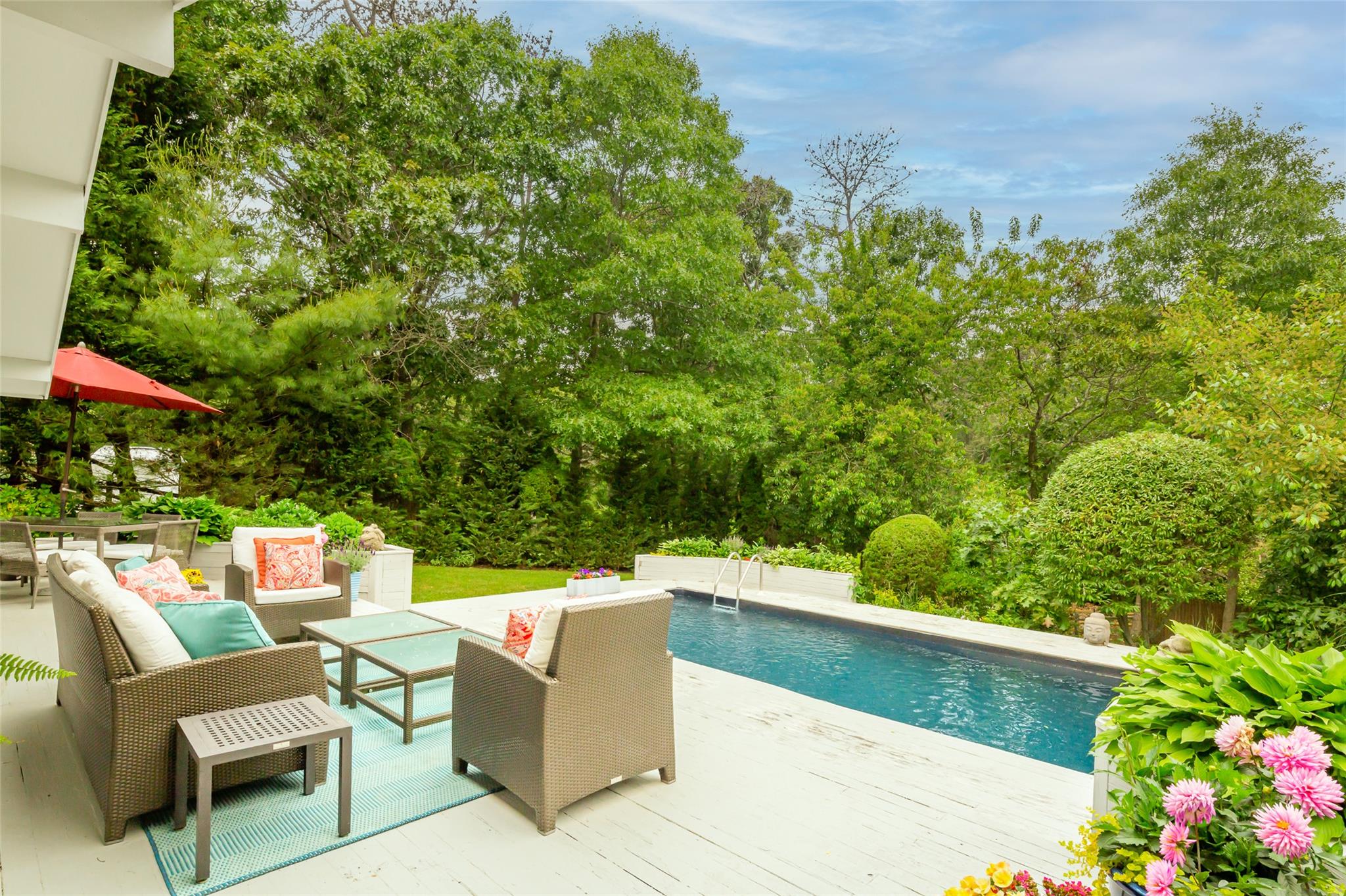 21 Hillover Road E, Hampton Bays, NY 11946