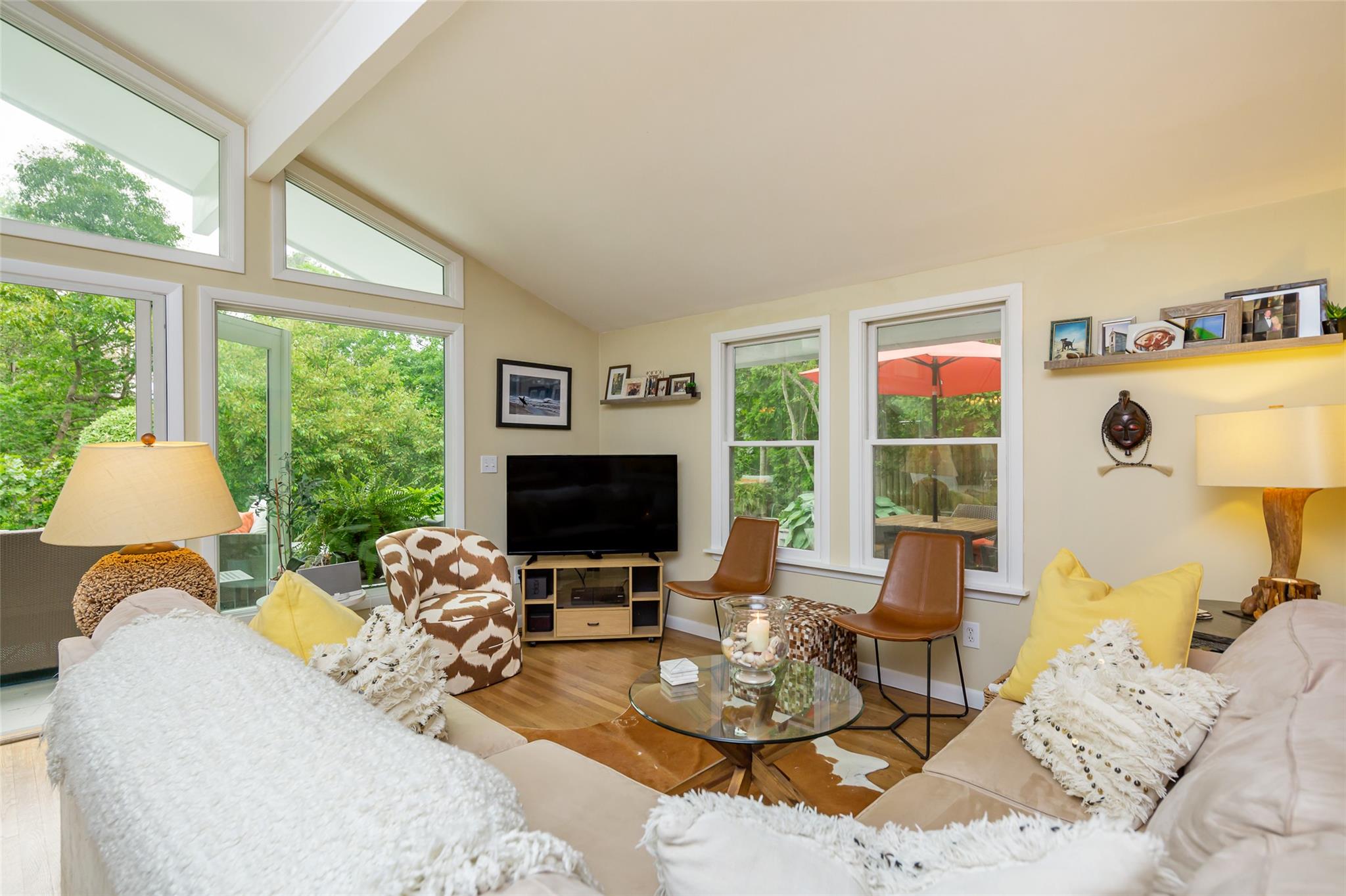 21 Hillover Road E, Hampton Bays, NY 11946