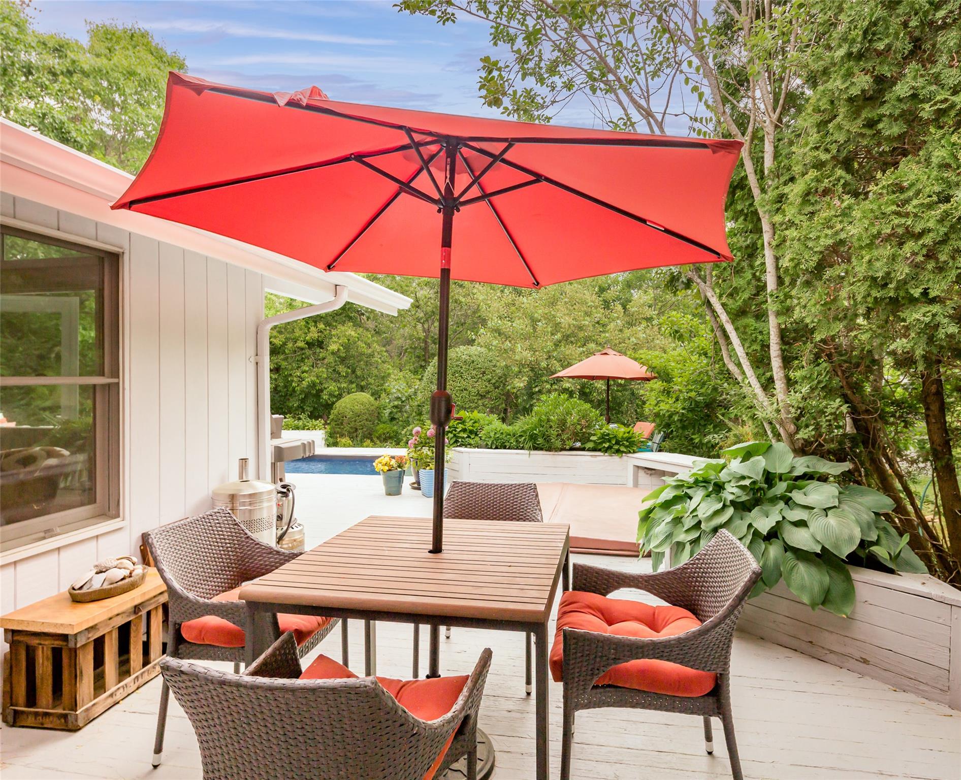 21 Hillover Road E, Hampton Bays, NY 11946