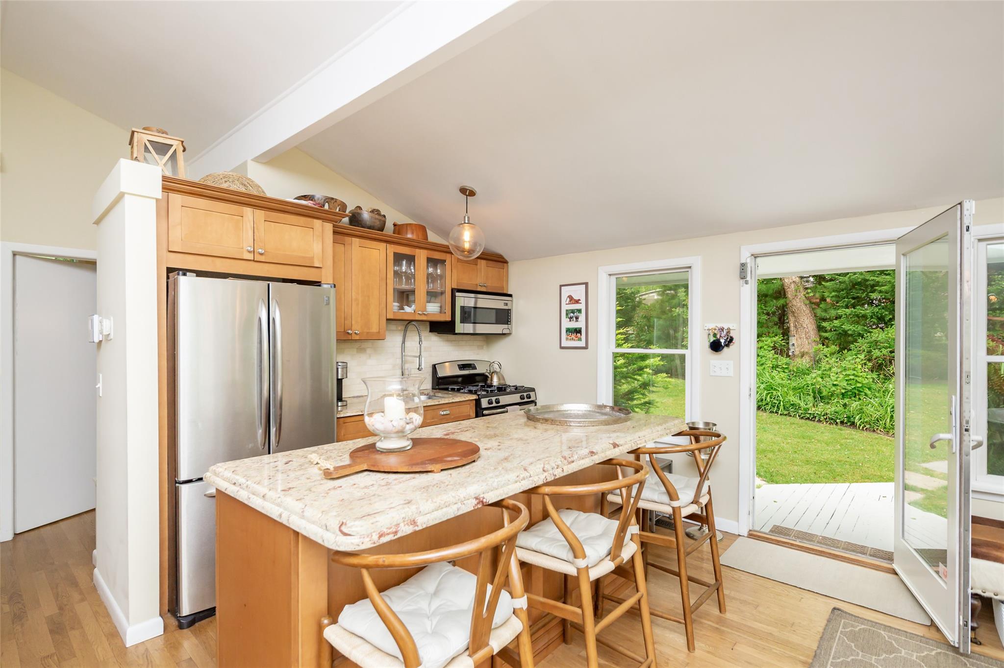 21 Hillover Road E, Hampton Bays, NY 11946