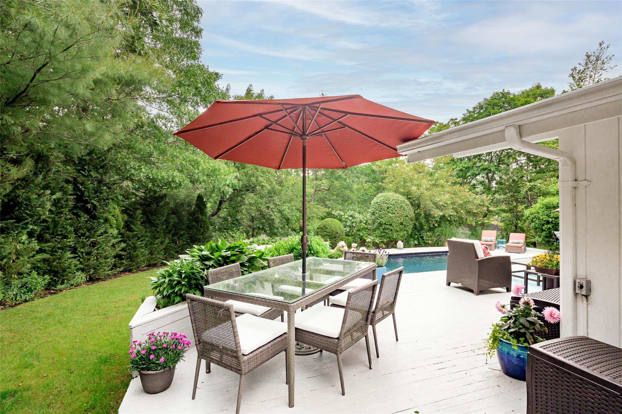 21 Hillover Road E, Hampton Bays, NY 11946