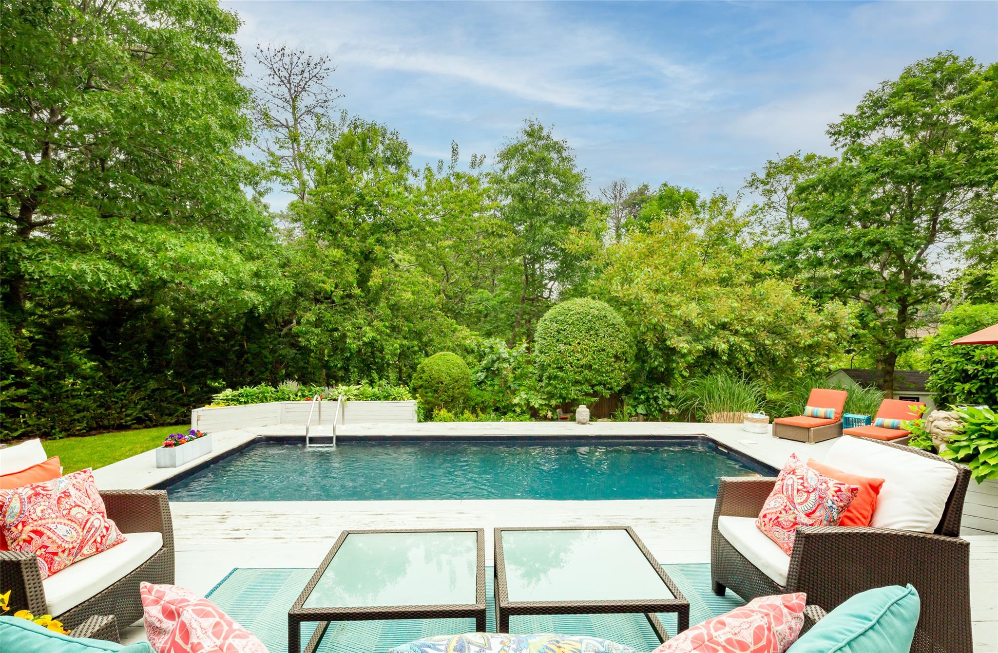 21 Hillover Road E, Hampton Bays, NY 11946