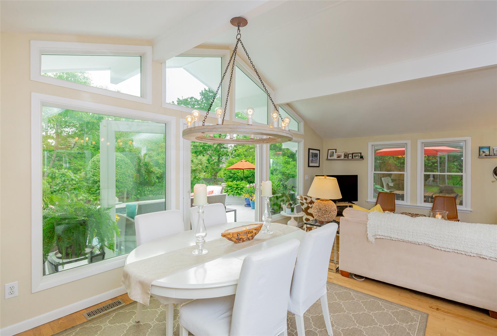 21 Hillover Road E, Hampton Bays, NY 11946