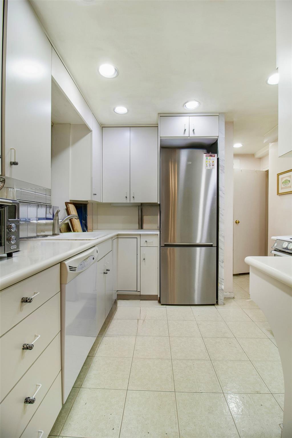 440 E 56 Street # 10F, New York (Manhattan), NY 10022