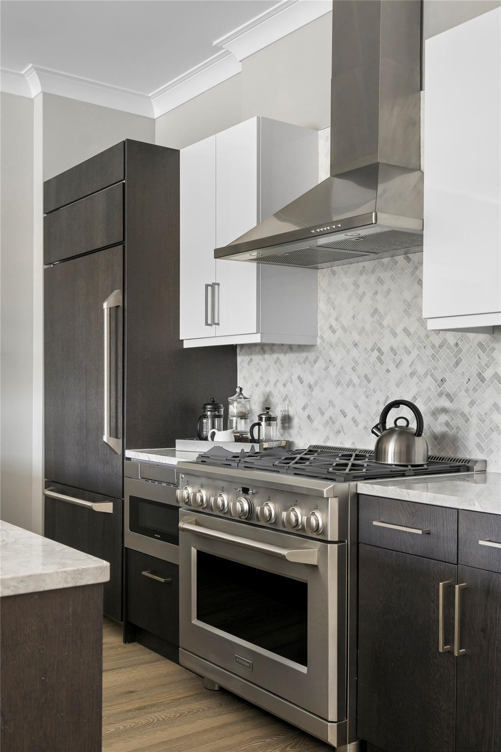 100 Garvies Point Road # 1211, Glen Cove, NY 11542