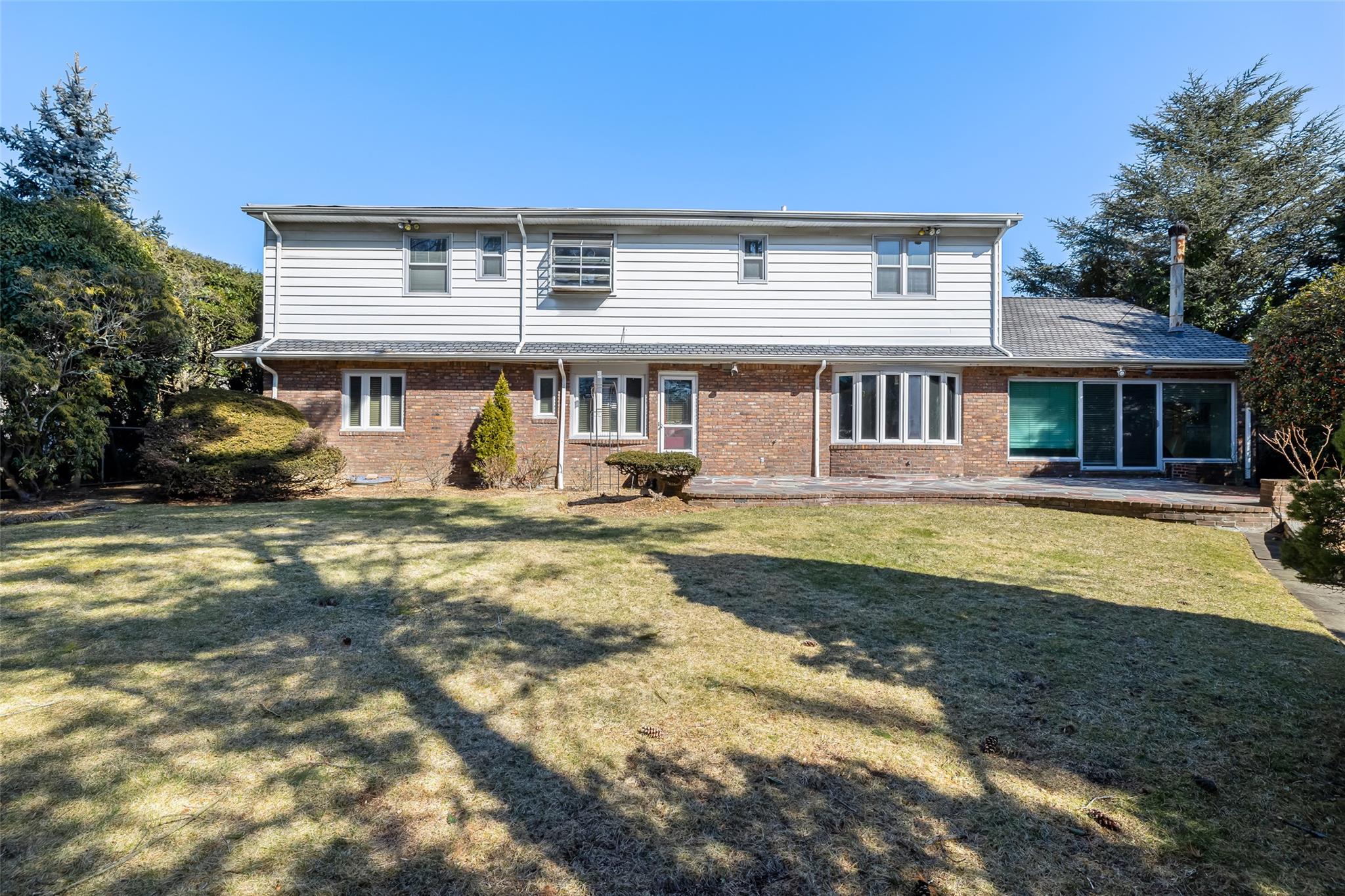 12 Stratford Road, Rockville Centre, NY 11570