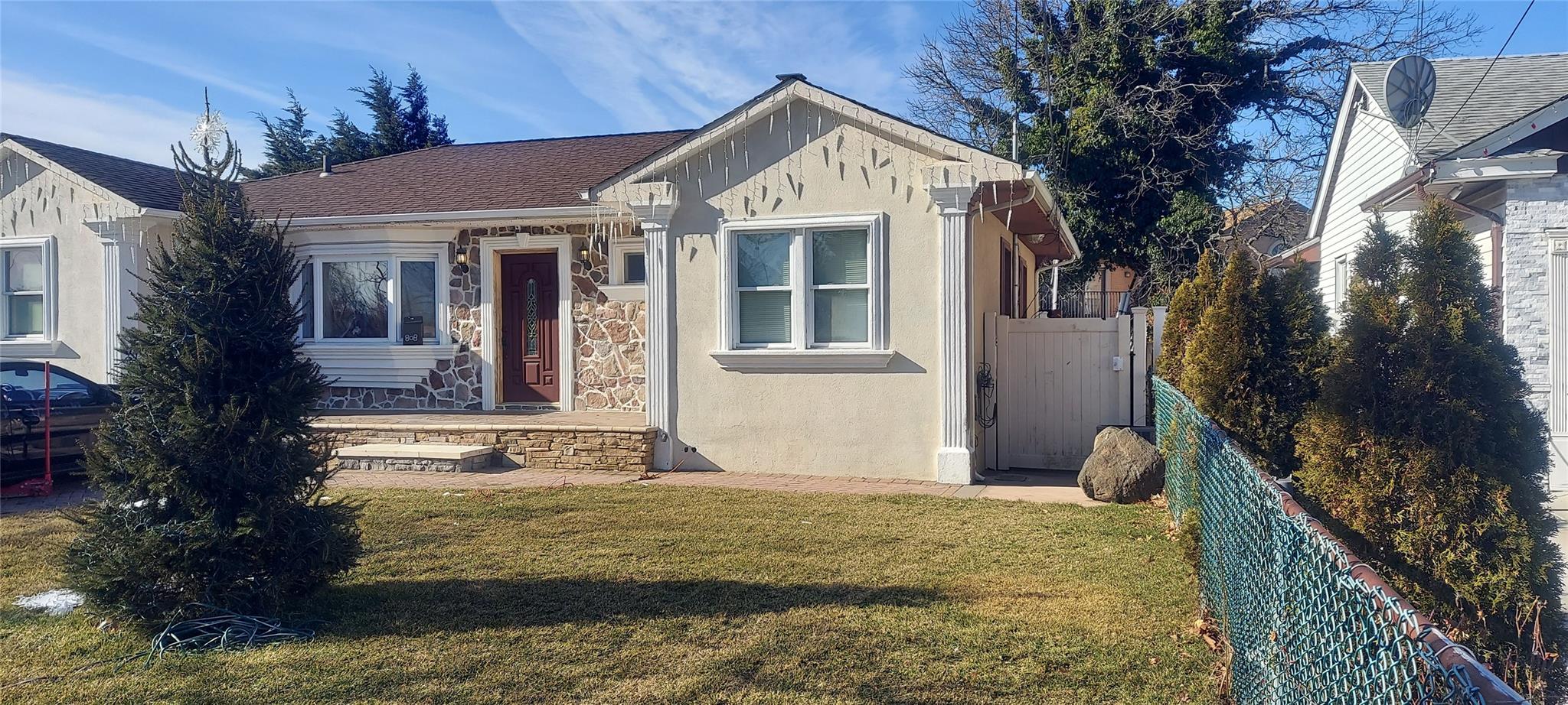 808 Franklin Avenue, Valley Stream, NY 11580