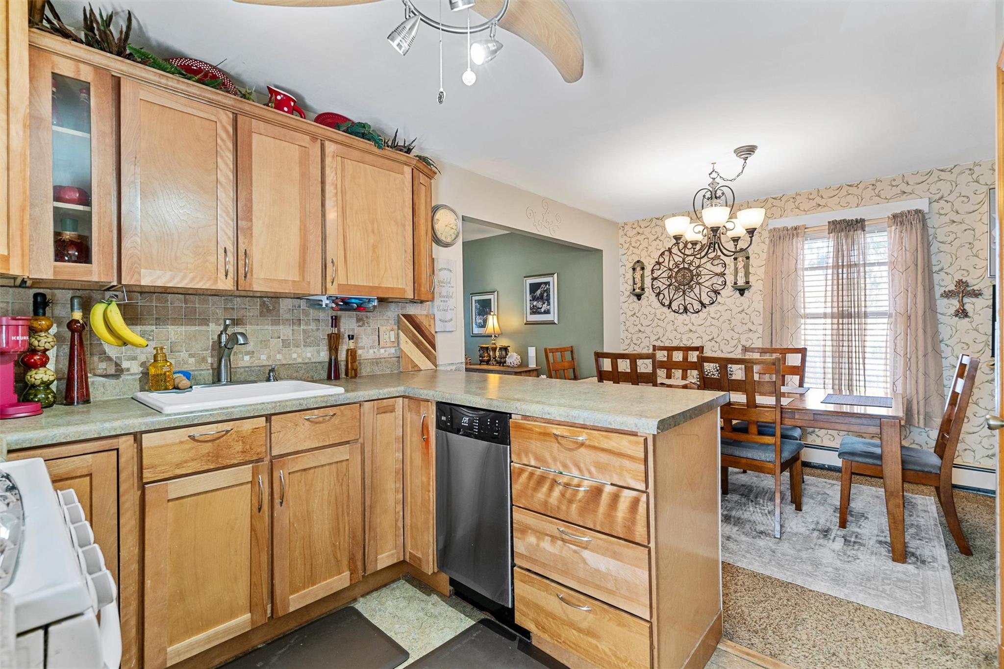 24 Sterling Ave, Sloatsburg, NY 10974