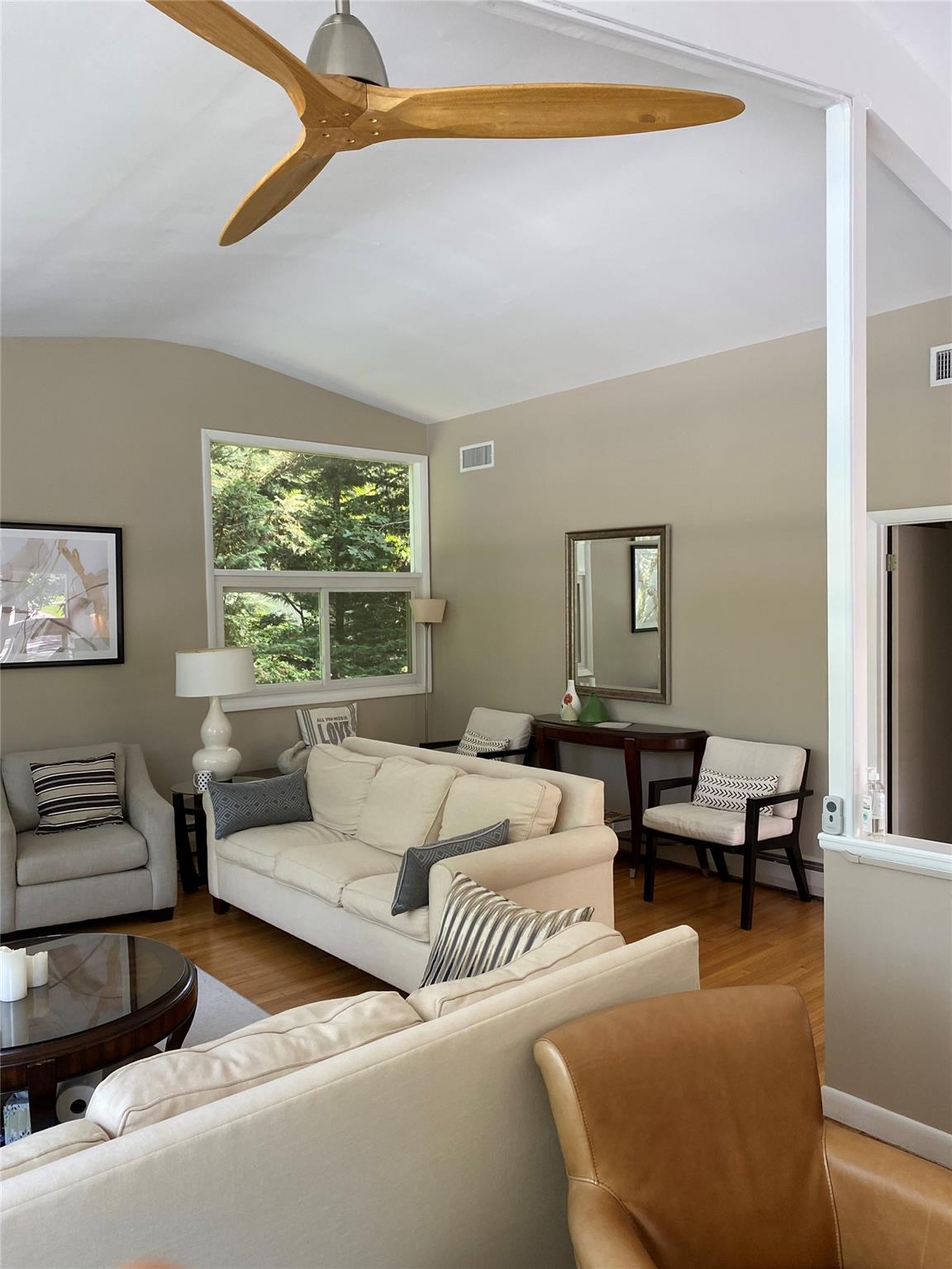 96 South Road, Westhampton, NY 11977