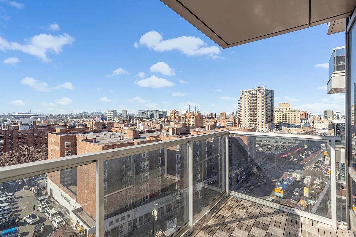 4235 Main Street # 8A, Flushing, NY 11355
