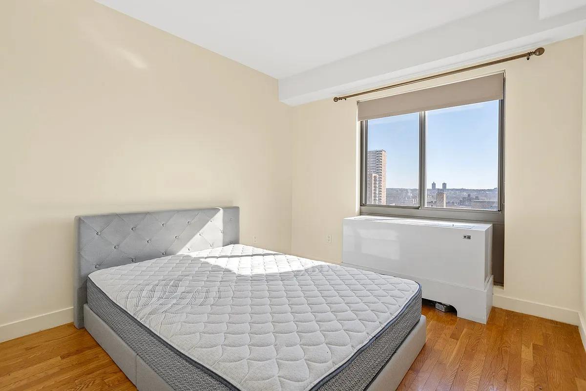 4235 Main Street # 8A, Flushing, NY 11355