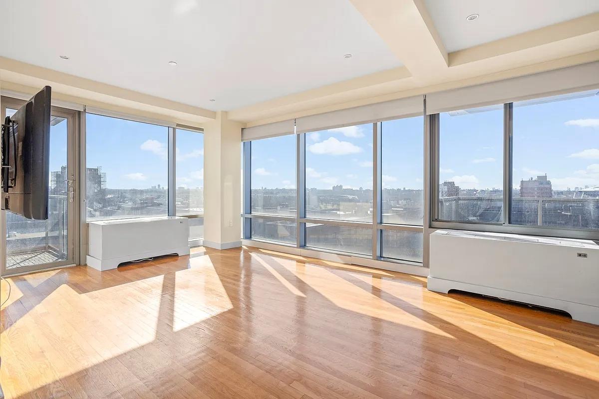 4235 Main Street # 8A, Flushing, NY 11355