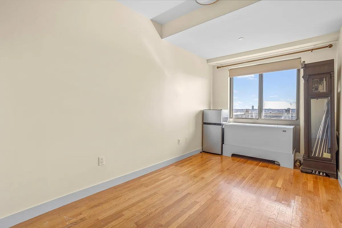 4235 Main Street # 8A, Flushing, NY 11355