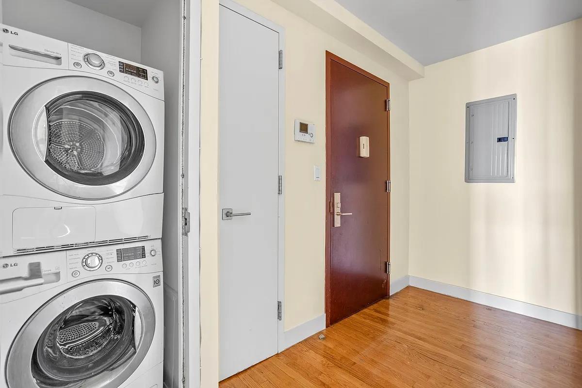 4235 Main Street # 8A, Flushing, NY 11355