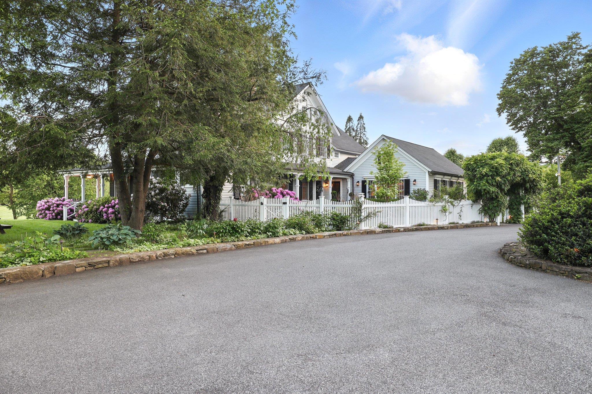 16 State School Road, Warwick, NY 10990